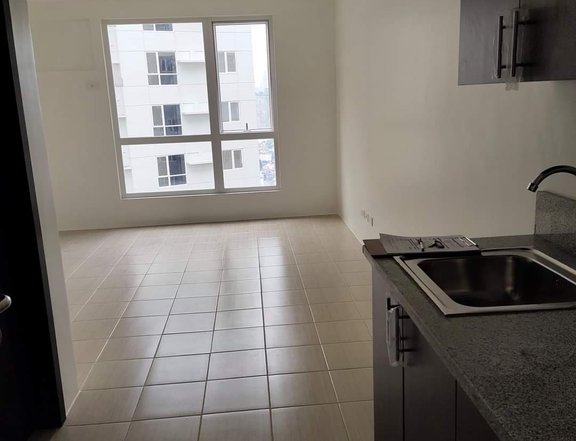 25K per month 2 Bedrooms Condo connected to Boni Mandaluyong MRT