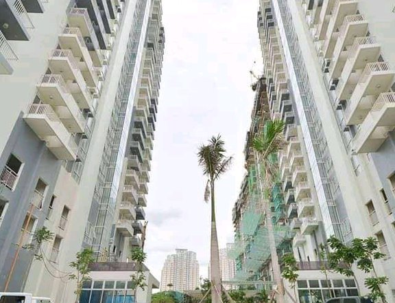 RENT TO OWN NEAR Eastwood along C5 Penthouse
