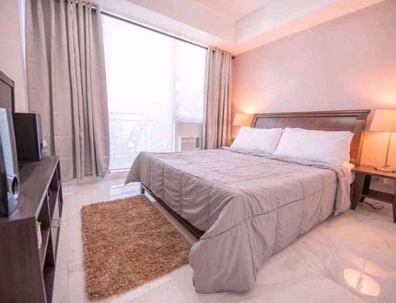 Rush 3br with balcony along C5 near Eastwood-Tiendesitas-Cubao