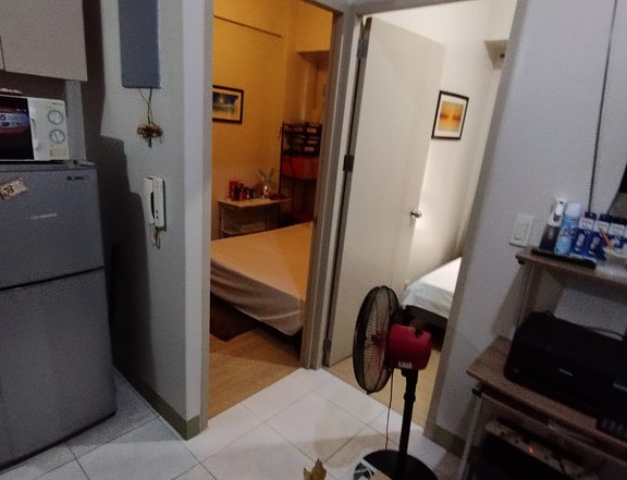 Mandaluyong 2-Bedroom Furnished Unit with Parking