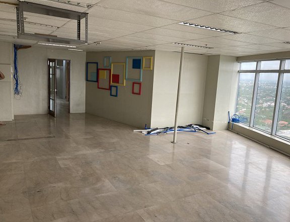 FOR RENT: 171.12sqm Office Space in Richville Corporate Tower Madriga