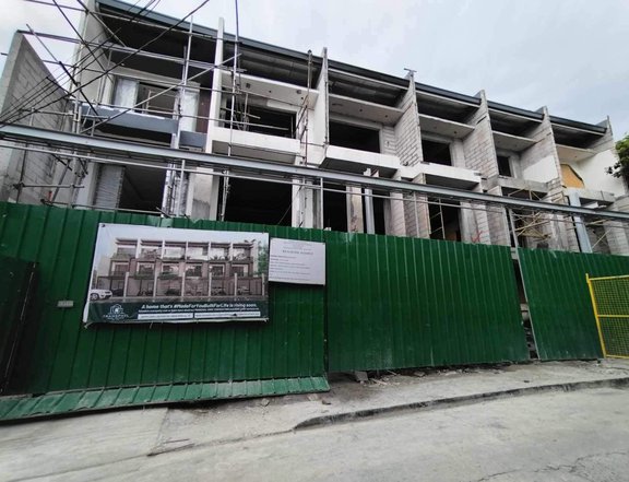 Townhouse for sale in mandaluyong city near Makati manila Ortigas