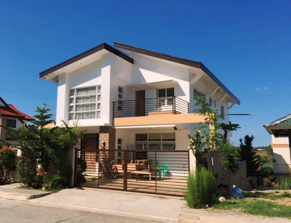 3-Bedrooms Single Detached House for Rent in Tagaytay City