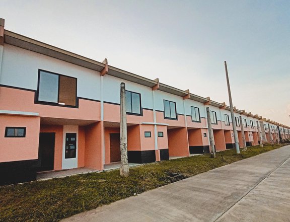 INNER UNIT(41sqm) TOWNHOUSE FOR INVESTMENT IN GENTRI CAVITE