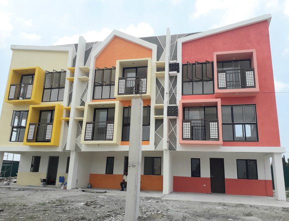 Affordable Luxury: 3BR Townhouse for Sale in Jubilation Enclave
