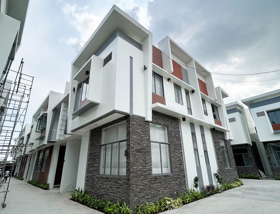 3-bedroom Townhouse For Sale in Munoz Project 8 Quezon City