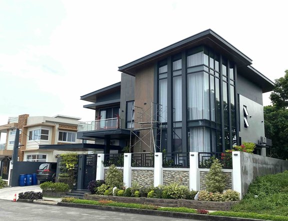 QUALITY 5-Bed House for sale at Riviera Golf Estate, Silang. P40m (neg)