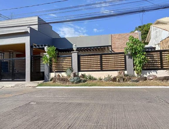 FOR RENT/SALE House & Lot  Evangelista St., BF Homes, Paranaque