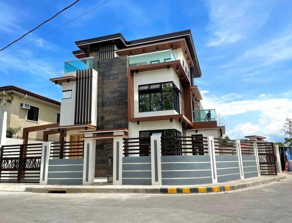 Elegant Modern 3_storey single house&lot (CORNER LOT) in Taytay Rizal