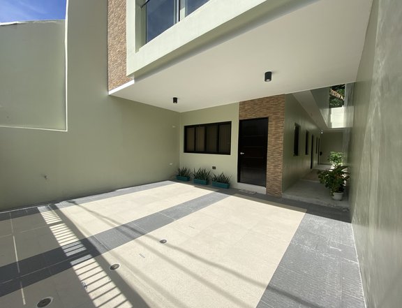 Modern Townhouse with Roof Deck for Sale in Marikina