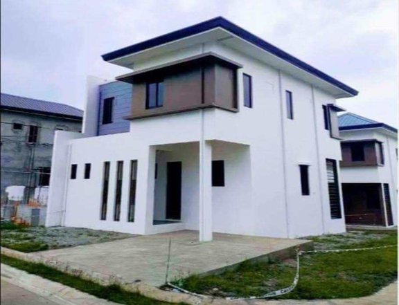 5-bedroom Single Attached House For Sale in Lipa Batangas