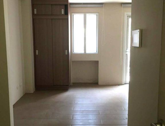 FOR SALE: Studio Unit with Balcony + Parking @ 150 Newport Boulevard, Pasay