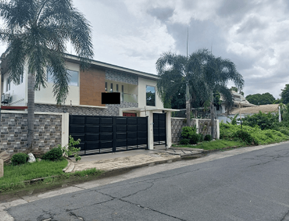 8-Bedroom House for Sale in Multinational Village Paranaque City