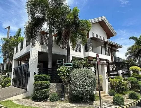 Corner lot House with own Pool for Sale in Las Villas De Manila Binan Laguna