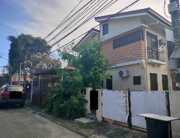 House for Sale in BF Almanza Village Las Pinas City