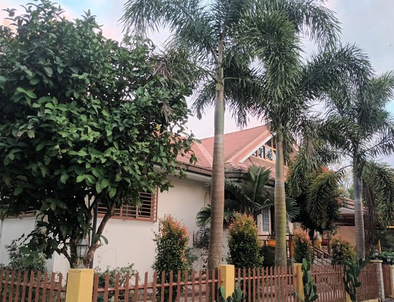 TAGAYTAY CORNER HOUSE AND LOT FOR SALE WITH ATTIC