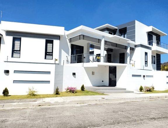 Semi-Furnished Elegant House and Lot for Sale in Dasmarinas, Cavite.