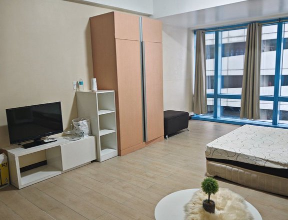 For Rent Studio @ Two Central Makati