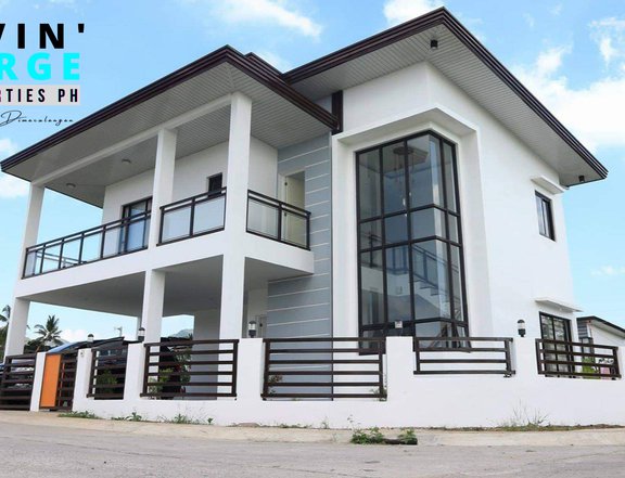 Modern and Elegant 5 Bedroom with Open to Below & High Ceiling Living