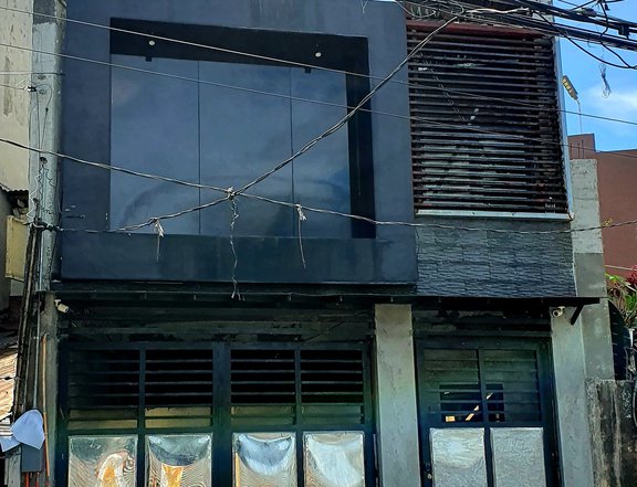 3 story House and lot flood free with car park