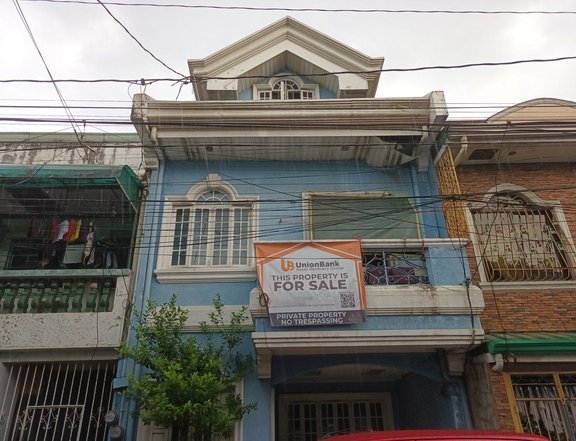 Foreclosed Townhouse For Sale in Barangay Tandang Sora, Quezon City