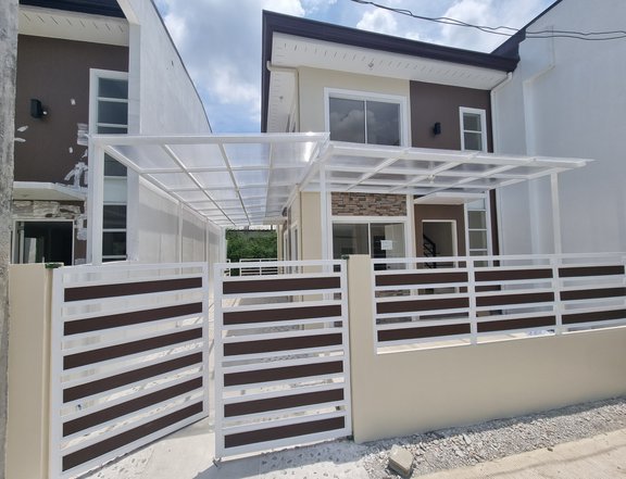 2 storey Elegant House and lot for sale in Woodland Grove Quezon city