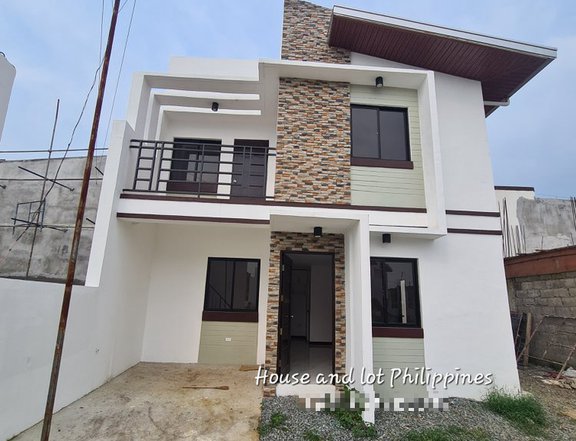 House and Lot in Sto. Tomas Batangas, Single Attached