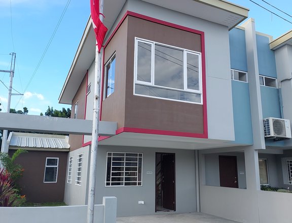Preselling 3 Bedroom Townhouse in Imus near CALAX