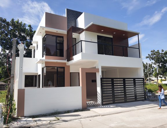 Semi Furnished Modern House for SaleDau, Mabalacat, Pampanga