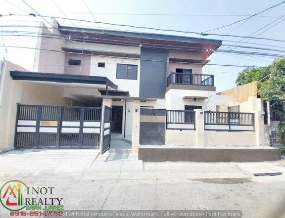 7 Bedrooms Single Attached House and Lot near SM South Mall Las Piñas