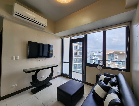 Cozy 2BR with bal Fully furnished 71 sqm Fort Bonifacio