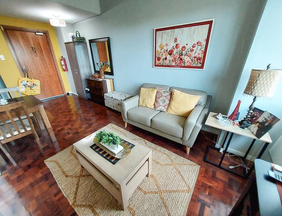 For Sale: Fifth Avenue Place 1-BEDROOM Furnished Condo with Parking in BGC Taguig / Fort Bonifacio