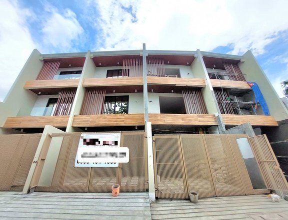 Brandnew 4 storey townhouse in UP village near Heart Center