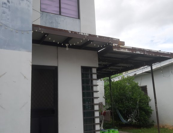 Twin homes along Arnaldo highway