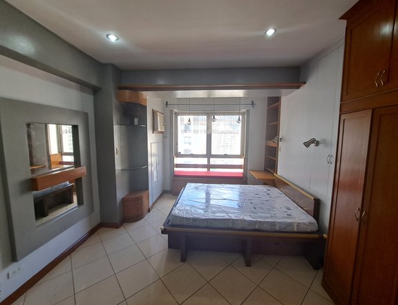 Studio type condo in the heart of Makati - Paseo Parkview