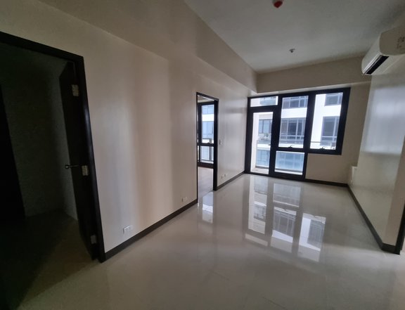 2BR RFO 5% DP Move Beside Venice Mall Mckinely Hill Taguig