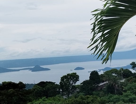 Overlooking Taal Lots in Tagaytay City for sale