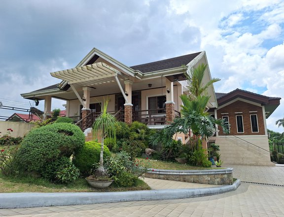 Tagaytay 6-bedroom, 2-Houses at 1,000 sqm. lot for sale