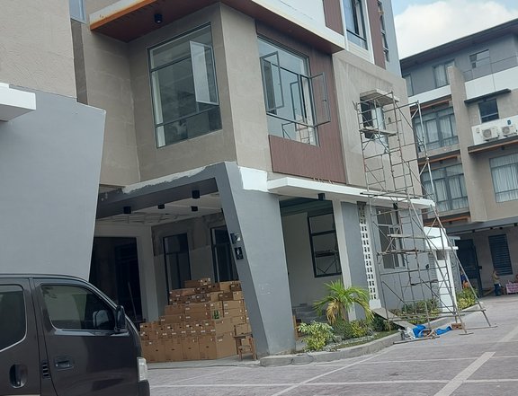 Townhouse For Sale in Quezon City / QC Metro Manila