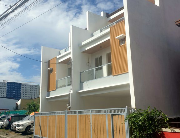 4 Bedroom Modern Duplex inside Pilar Village near SM Southmall