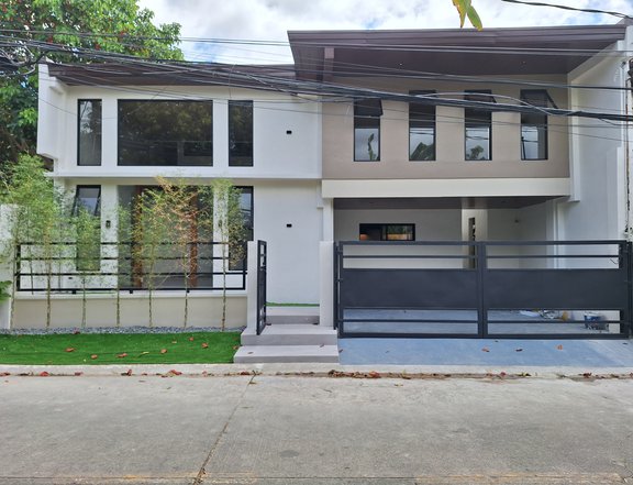 5-BR, 4 Baths Bungalow with Mezzanine House & Lot in B.F. Homes Paranaque for sale