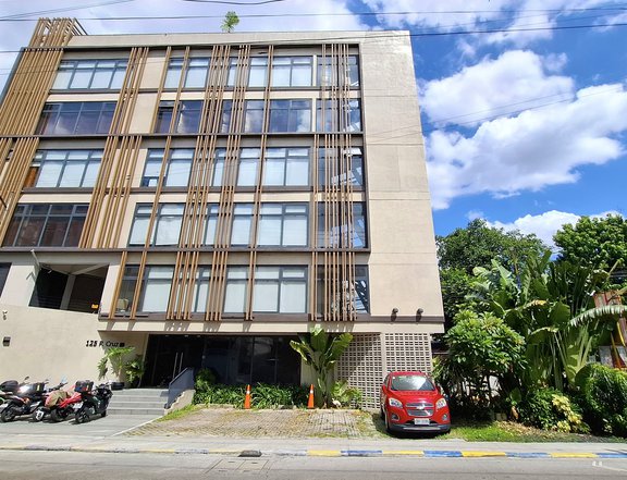 Prime 6-Storey Commercial Building with Roof Deck & Parking  in Mandaluyong City
