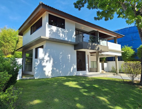 Premium Haven, Brand New 4-bedroom, 4 toilets & baths, and a 6-car garage home in Ayala Southvale