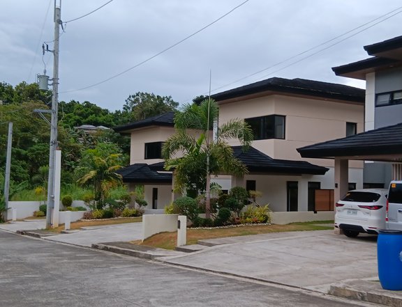 RFO: Corner Unit and Unit 3 house and lot at the SunValley Antipolo City