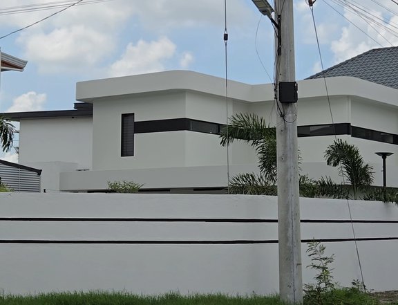 BRAND NEW CORNER MINIMALIST AMERICAN DESIGN HOME WITH SWIMMING POOL FOR SALE