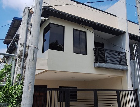 3 storeys 4 BR Duplex House for sale in Valley 10 Paranaque