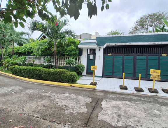 Huge Bungalow For Sale in Better Living Paranaque