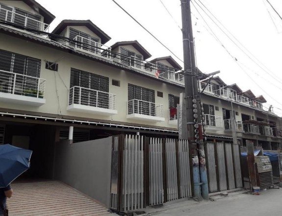 Big Staff house townhouse for rent at Pasay near MOA LRT