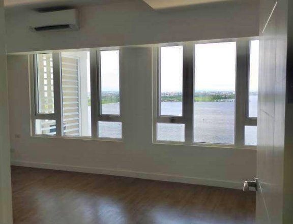 For Rent 3BR Penthouse Oak Harbor Residences 174SQM with B1 Parking fa