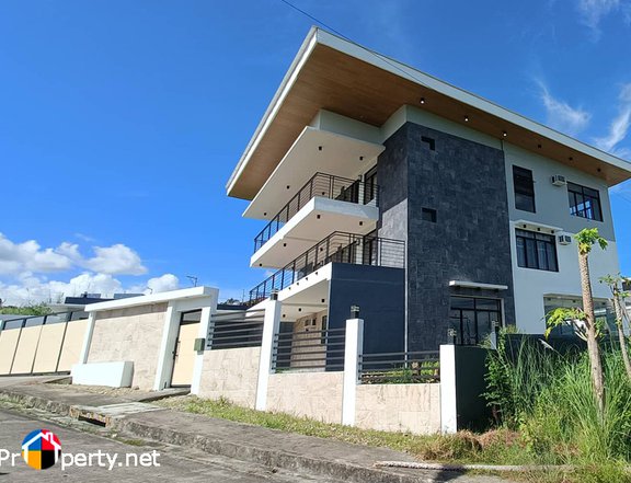 3 STOREY HOUSE AND LOT FOR SALE IN TALISAY CITY CEBU